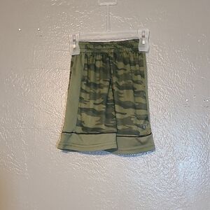 Layer 8 Camo Print Boys Athletic Shorts Size 6 EUC